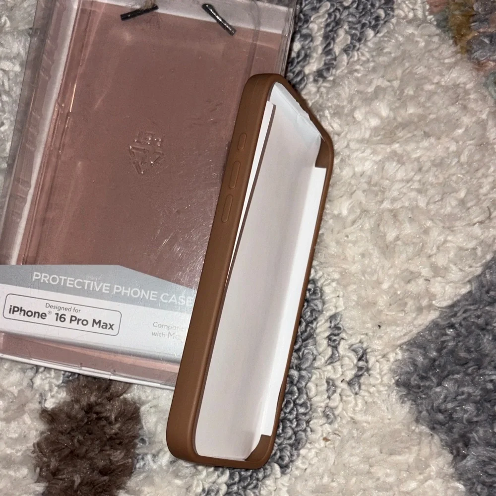 West & Arrow Tan/Gold iPhone 16 Pro Max Protective Case
